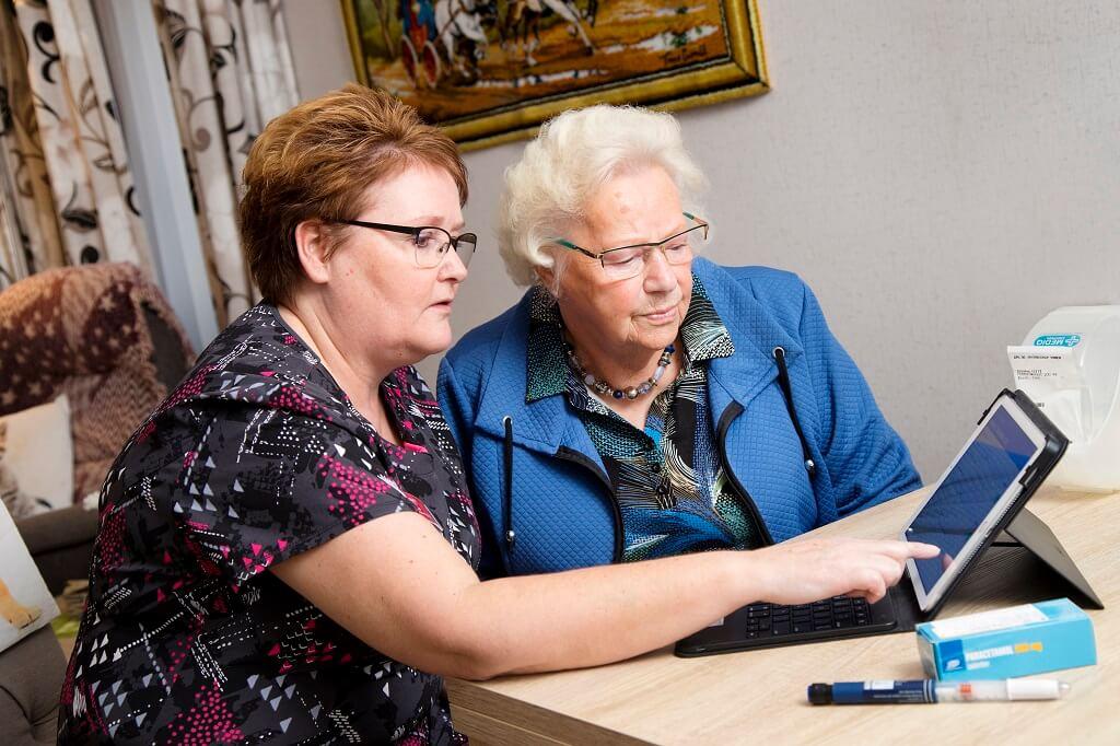 Toedienen medicijnen in ouderenzorg nog veiliger door slimme app